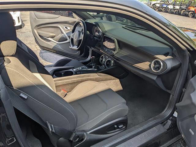 Used 2023 Chevrolet Camaro LT w/ Technology Package image 12