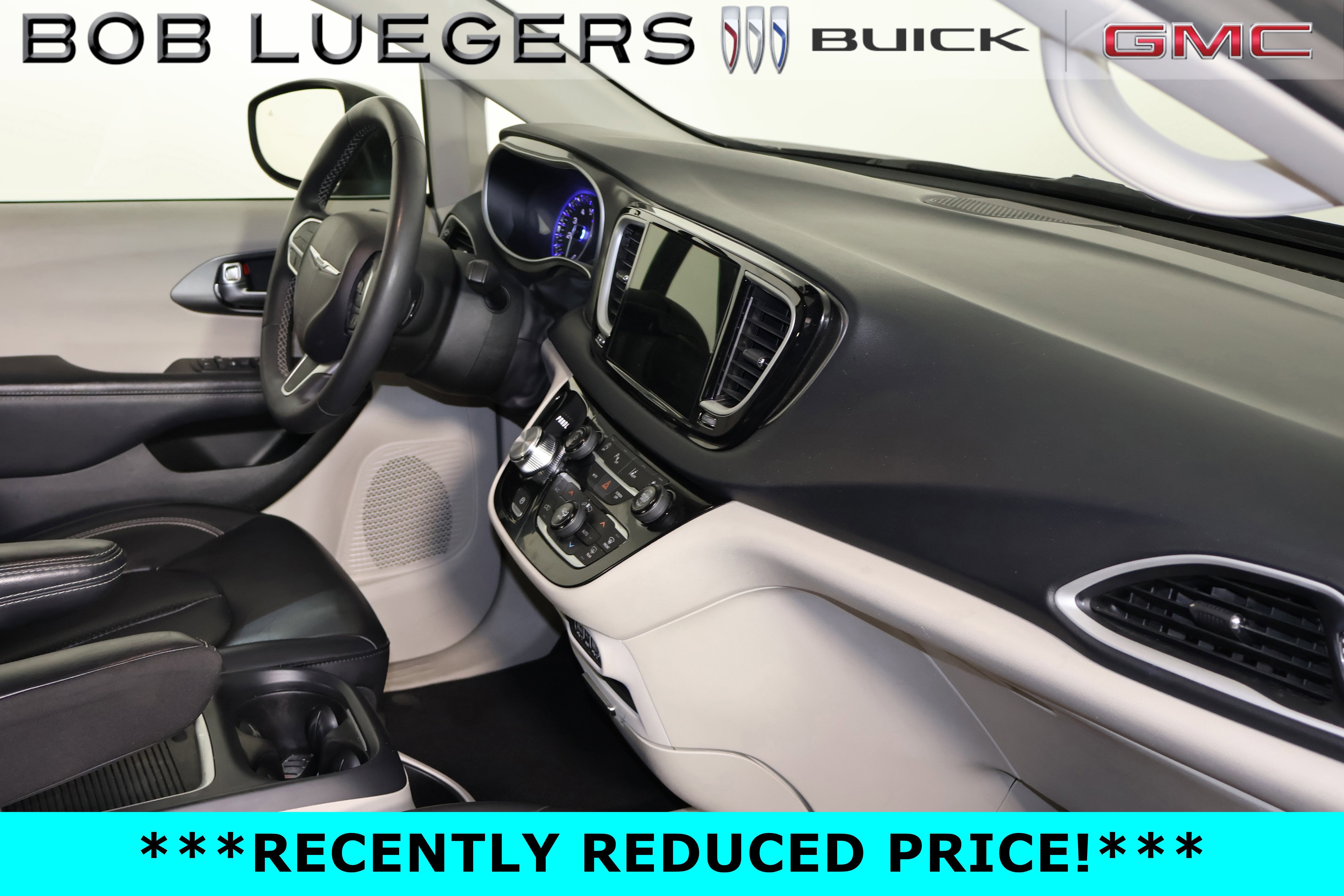 Used 2023 Chrysler Pacifica Touring-L FWD image 17