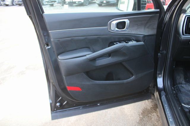 Used 2025 Kia Sorento SX image 21