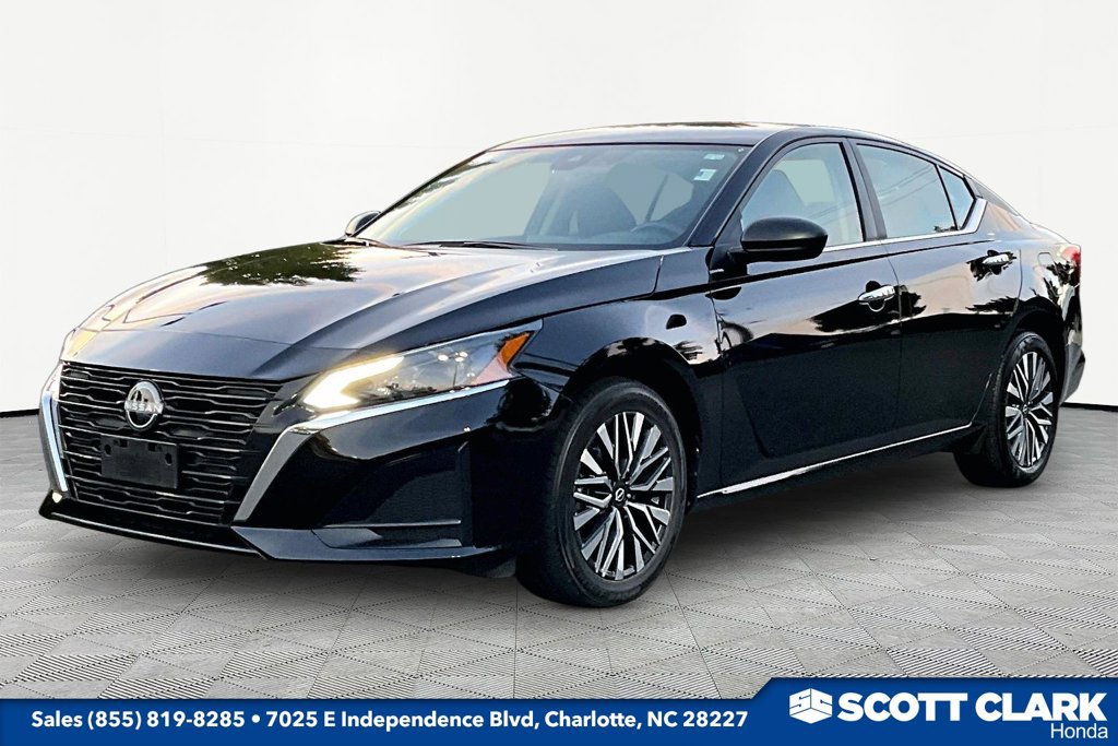 Used 2025 Nissan Altima 2.5 SV AWD/4WD image 3
