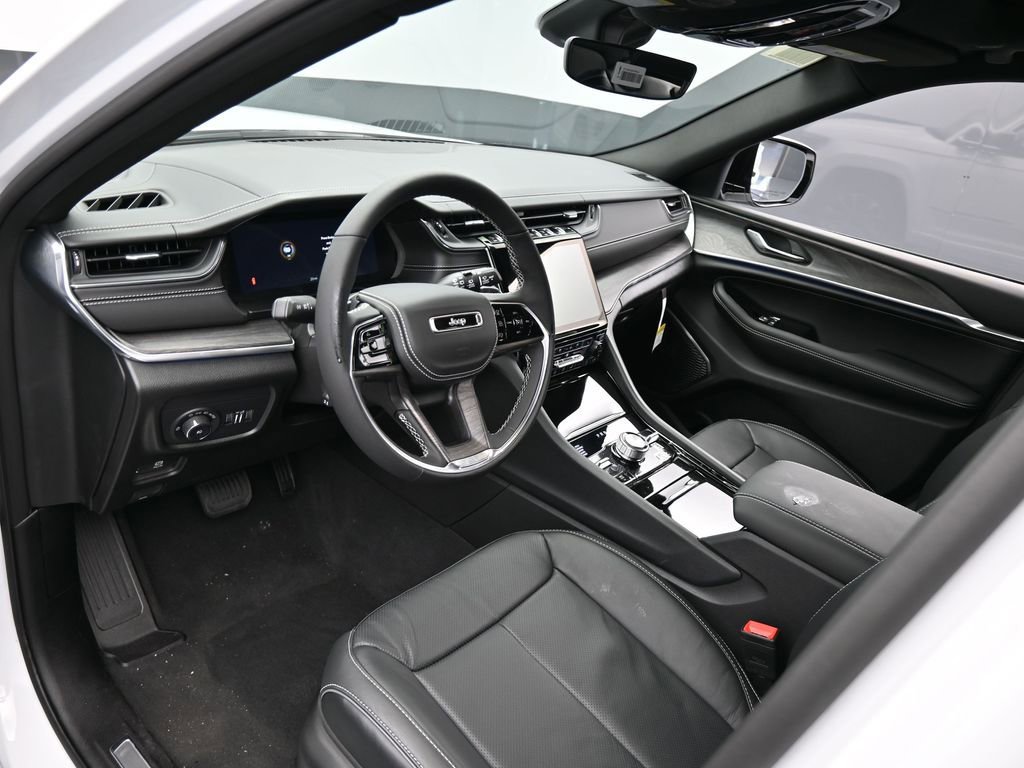 Used 2024 Jeep Grand Cherokee Overland image 26