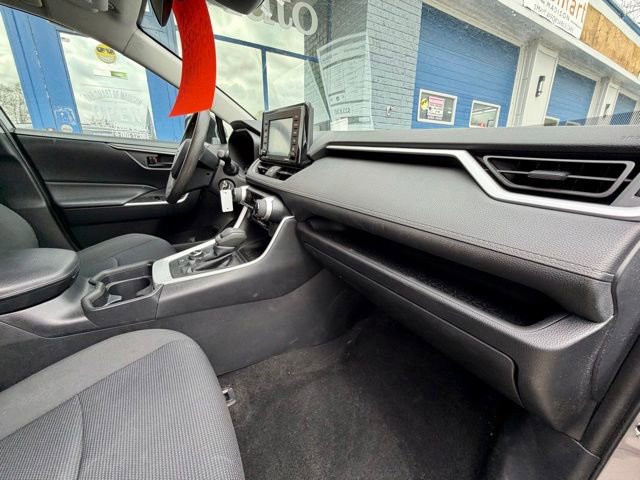Used 2020 Toyota RAV4 LE AWD/4WD image 22