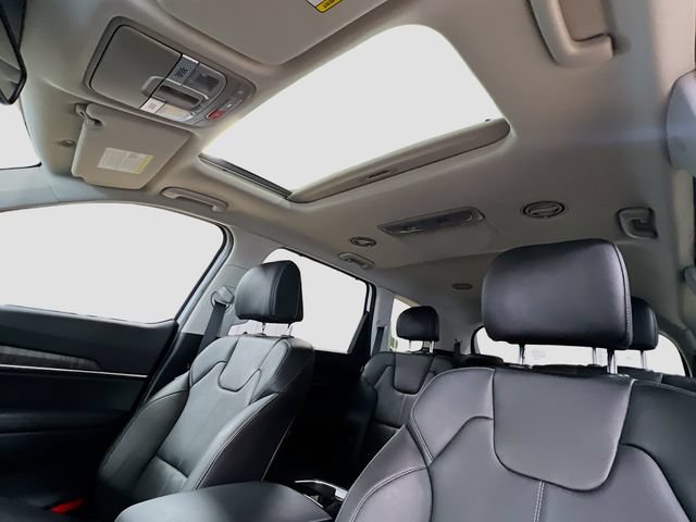 Certified 2025 Kia Telluride EX w/ EX Captain's Chair Package FWD image 23