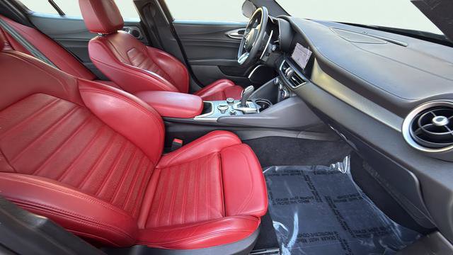 Used 2022 Alfa Romeo Giulia Veloce image 21