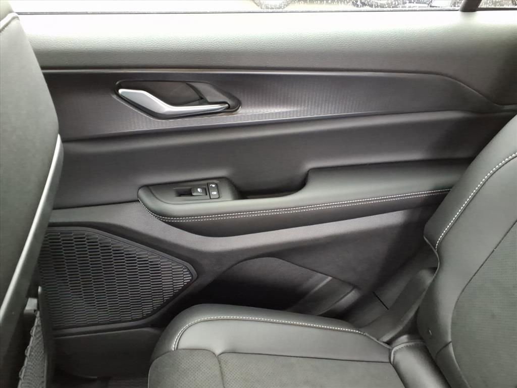 New 2025 Jeep Grand Cherokee L Altitude image 31