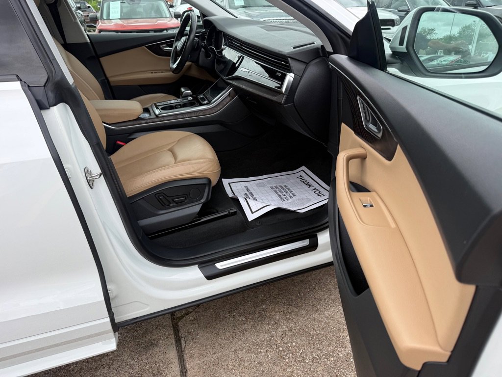 Used 2019 Audi Q8 Premium w/ Convenience Package AWD/4WD image 15