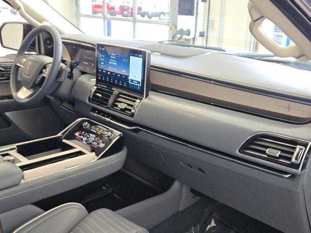 Used 2024 Lincoln Navigator L Black Label AWD/4WD image 4