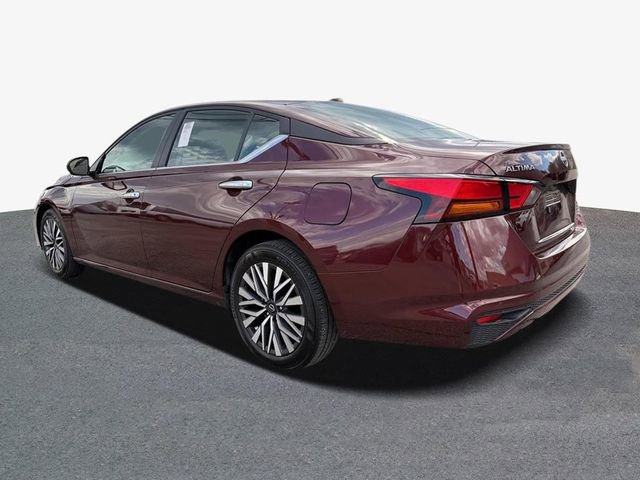 Used 2025 Nissan Altima 2.5 SV FWD image 2