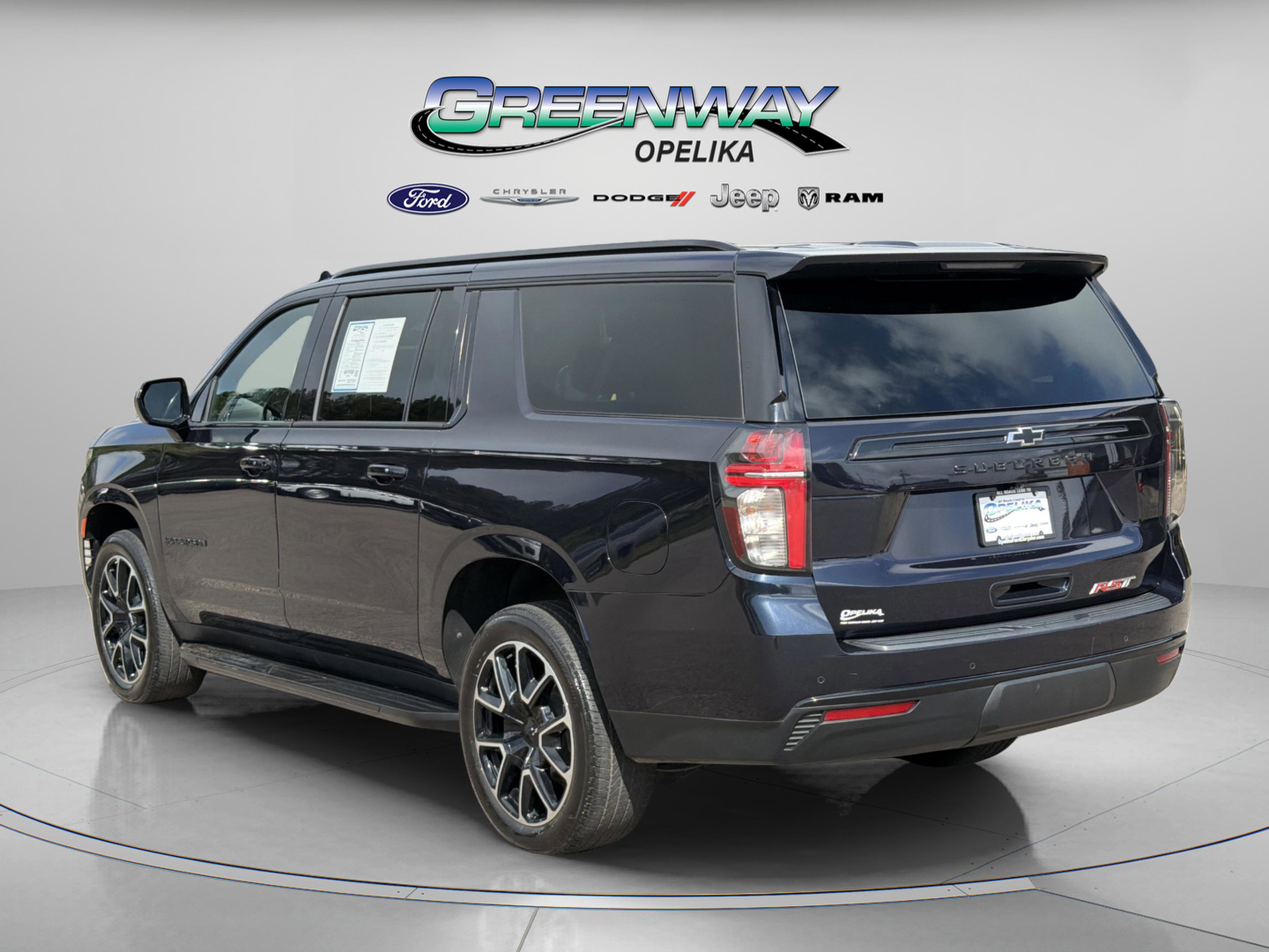 Used 2023 Chevrolet Suburban RST image 5