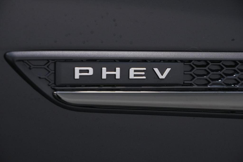 New 2025 MAZDA CX-70 Plug-In Hybrid w/ Premium Plus AWD/4WD image 25