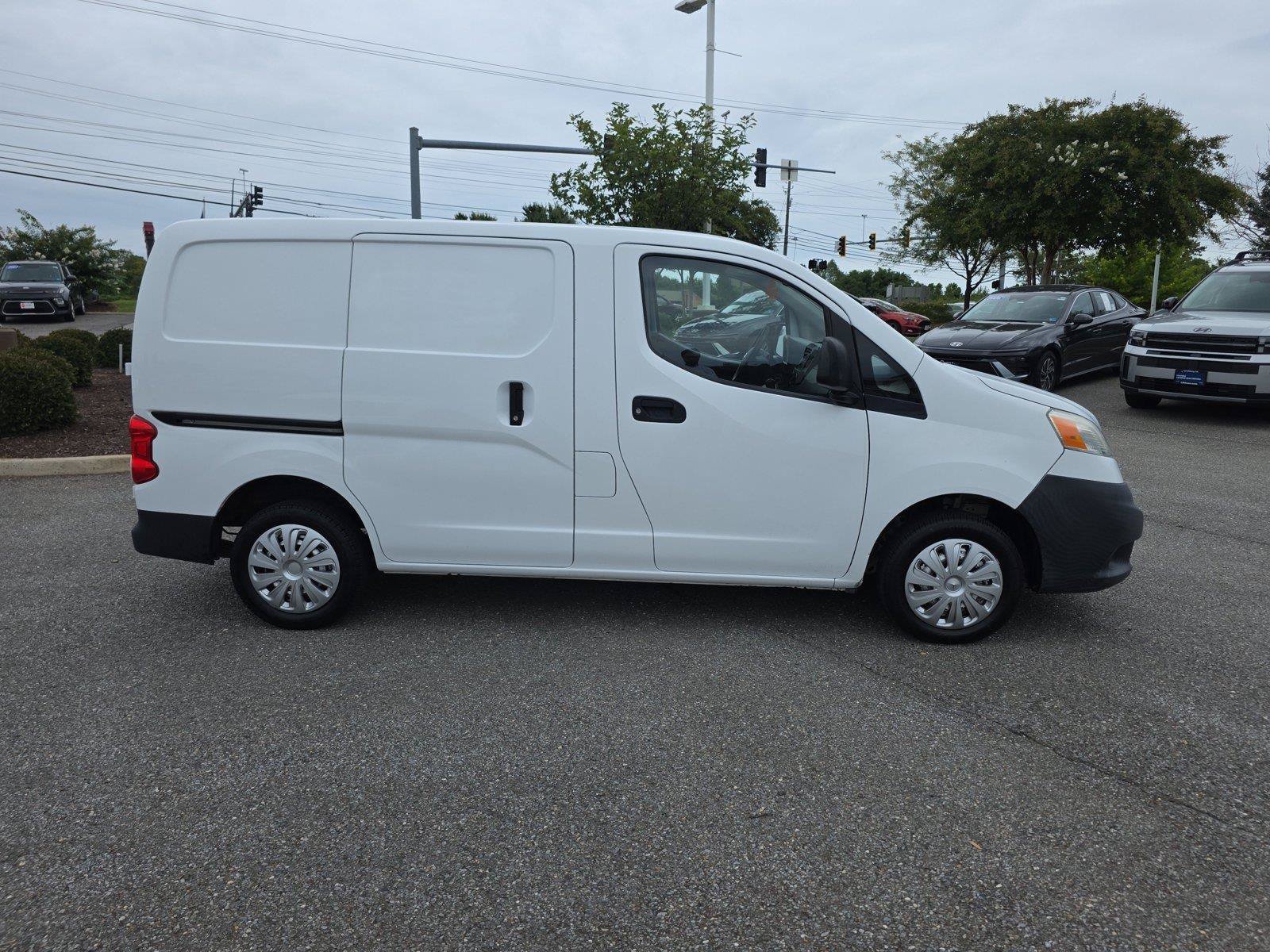 Used 2015 Nissan NV200 S FWD image 8
