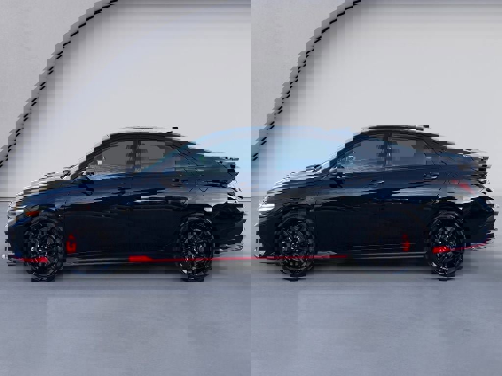 Used 2025 Hyundai Elantra N image 2