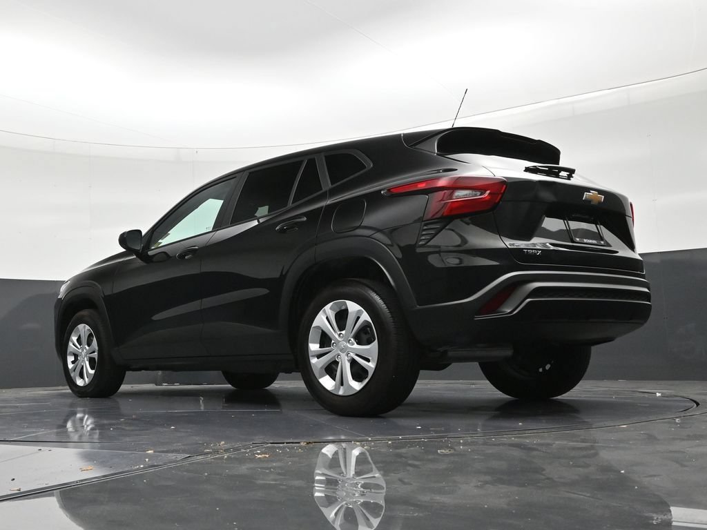 Used 2025 Chevrolet Trax LS FWD image 22