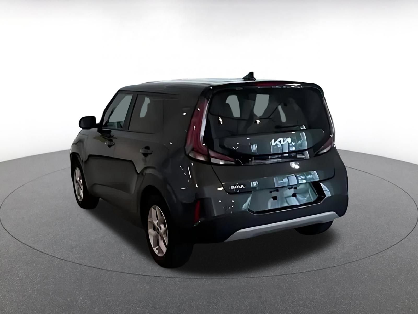 Used 2025 Kia Soul LX w/ LX Technology Package FWD image 9