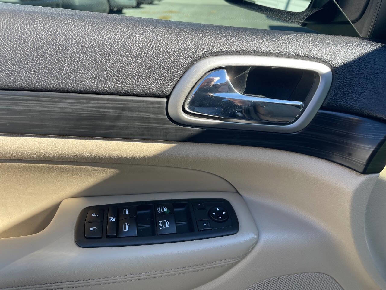 Used 2019 Jeep Grand Cherokee Laredo image 23