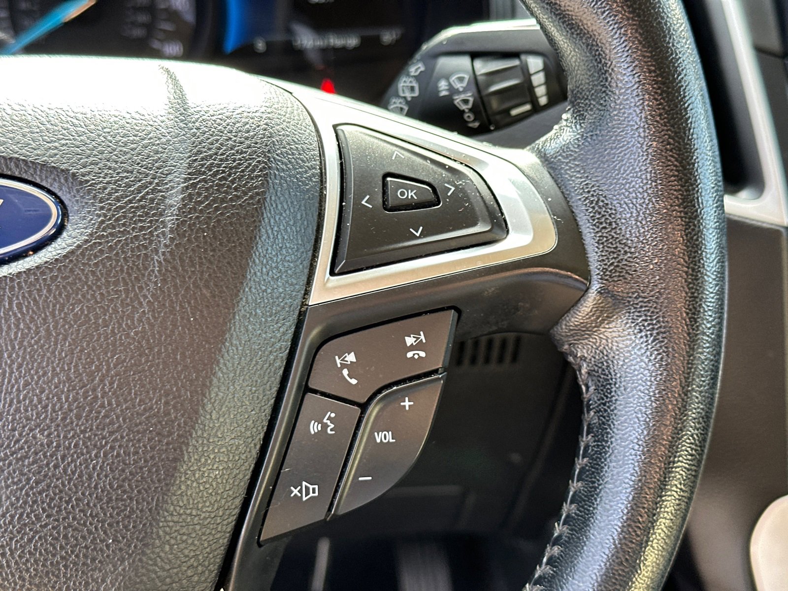 Used 2022 Ford Edge SEL image 25