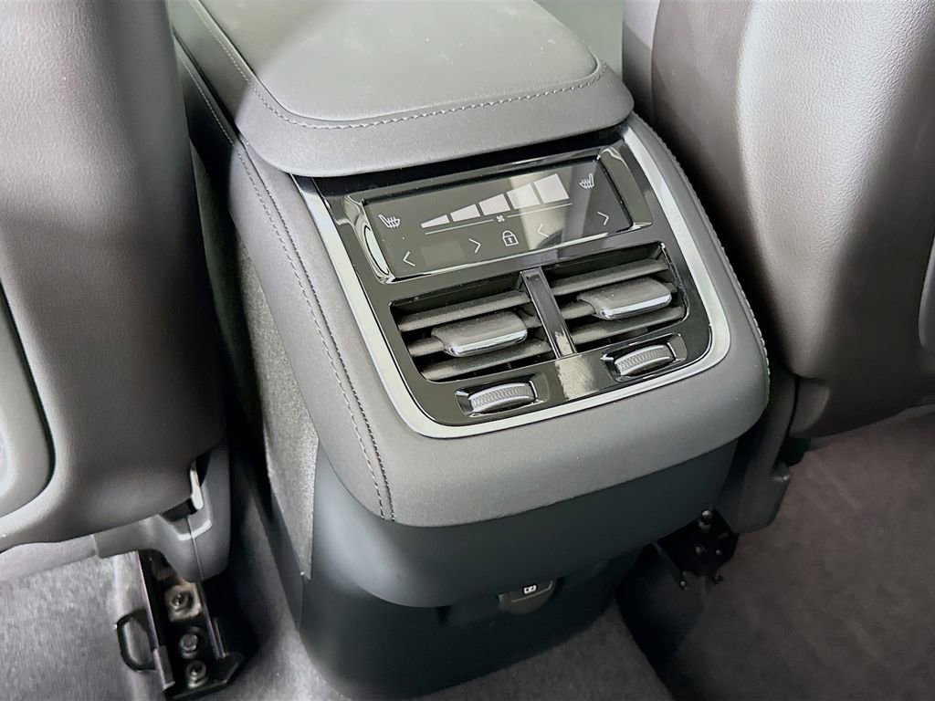 Certified 2026 Volvo XC90 B5 Plus w/ Protection Package image 27