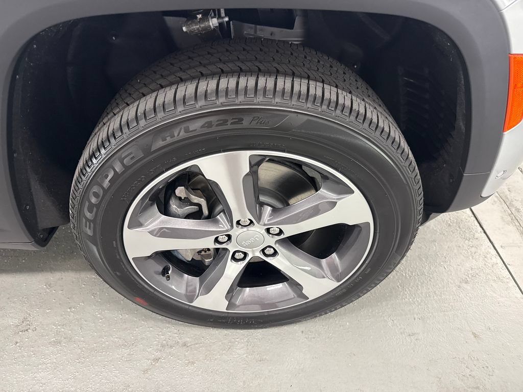New 2026 Jeep Grand Cherokee L Limited RWD image 4