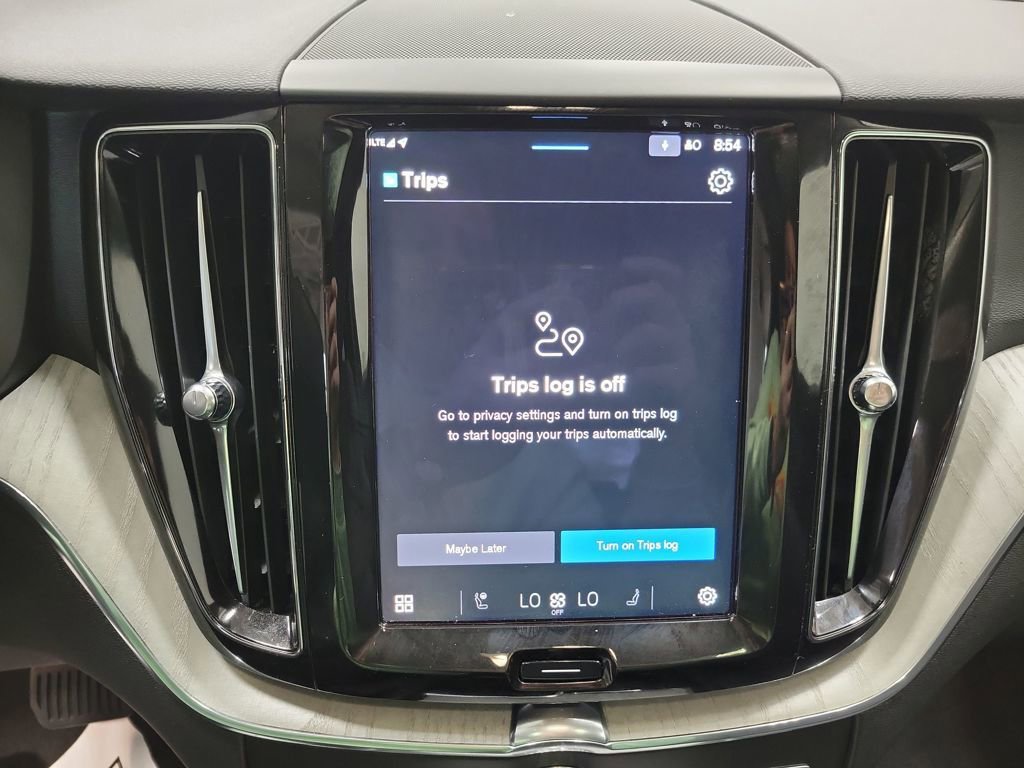 Used 2025 Volvo XC60 B5 Plus image 8