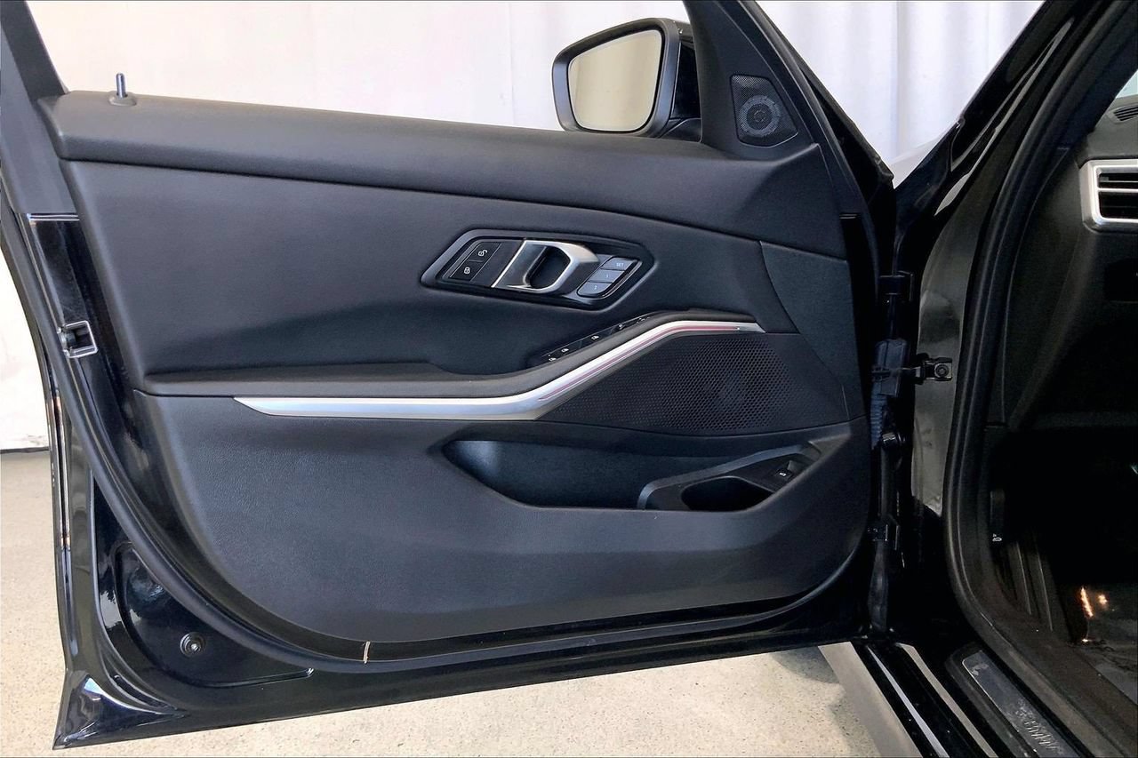 Used 2025 BMW 330i xDrive Sedan AWD/4WD image 25