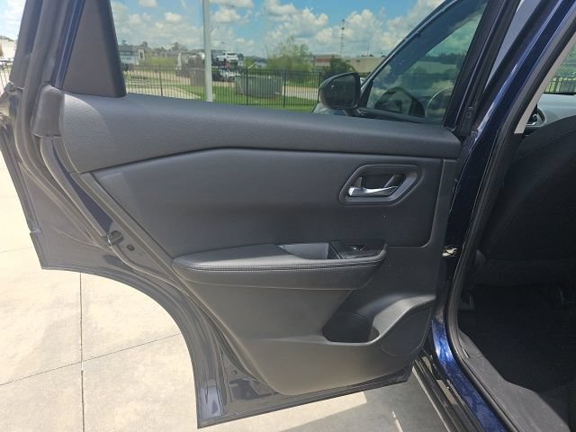 Used 2025 Nissan Rogue SV FWD image 15