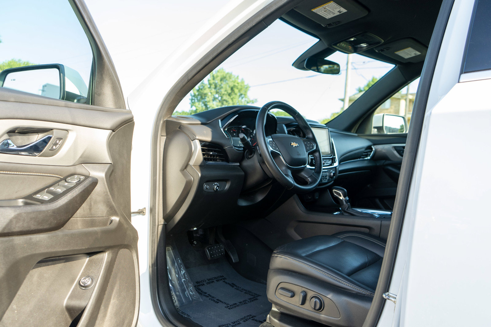 Used 2023 Chevrolet Traverse LT AWD/4WD image 14