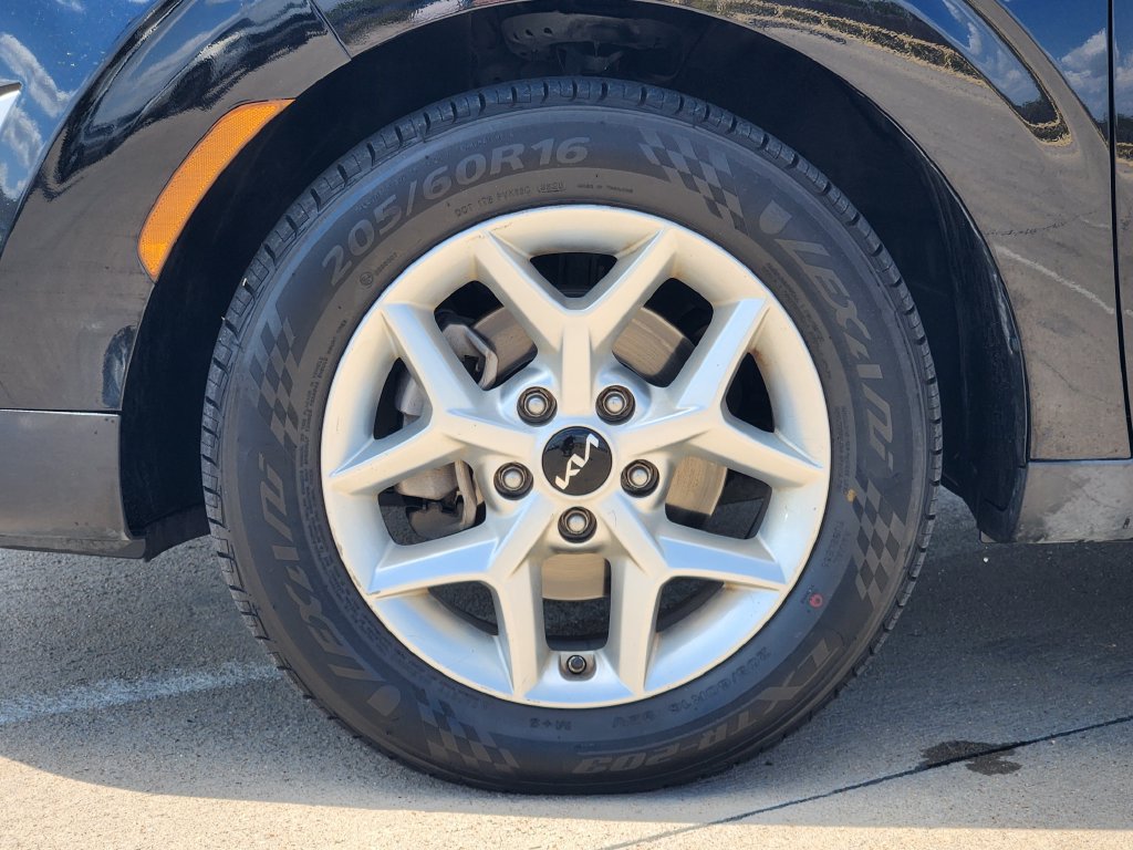 Certified 2024 Kia Soul LX w/ LX Technology Package FWD image 13