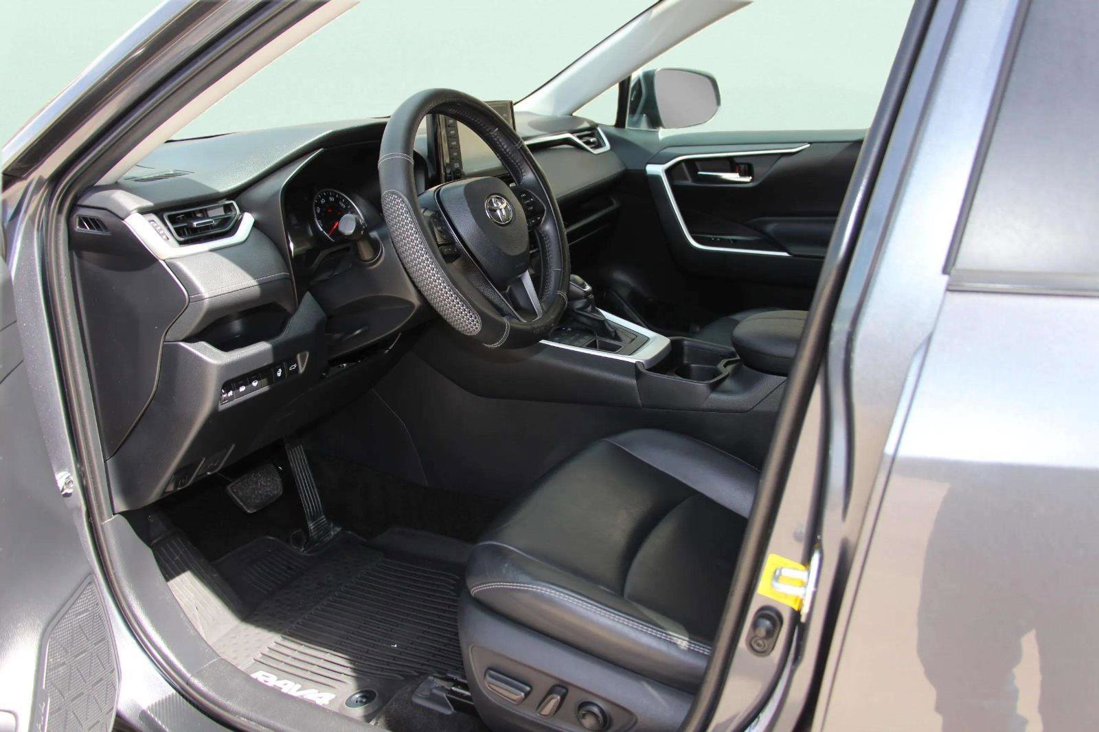 Used 2019 Toyota RAV4 XLE Premium w/ Cold Weather Package image 12