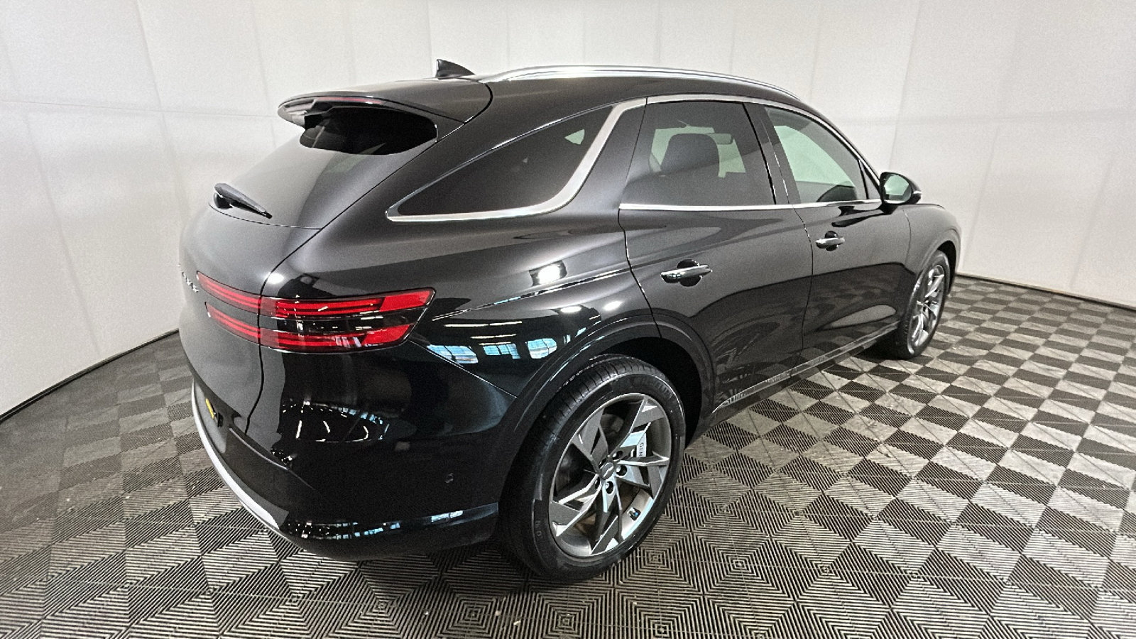 Used 2025 Genesis Electrified GV70 AWD/4WD image 3