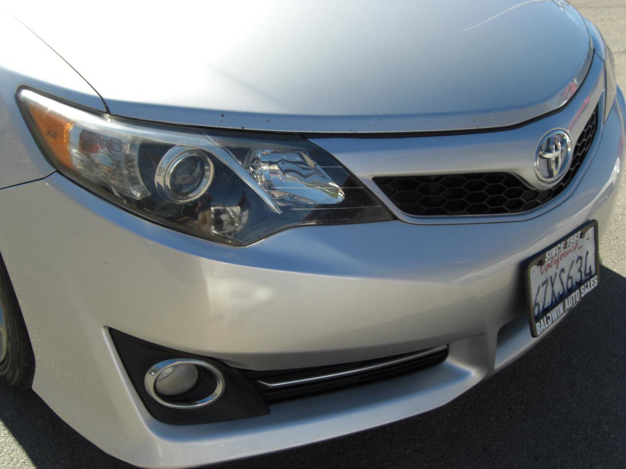 Used 2013 Toyota Camry SE w/ Leather Pkg image 6