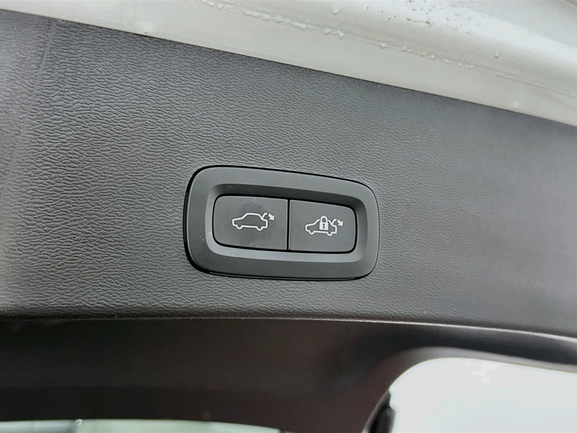 Used 2023 Volvo XC40 B5 Ultimate AWD/4WD image 31