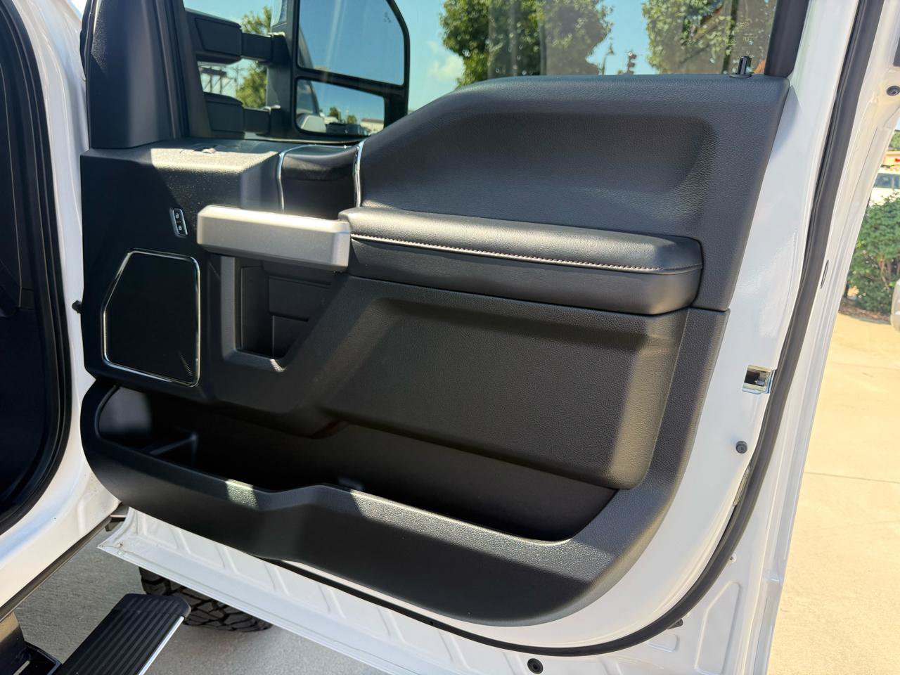 Used 2019 Ford F350 Platinum w/ Platinum Ultimate Package AWD/4WD image 18