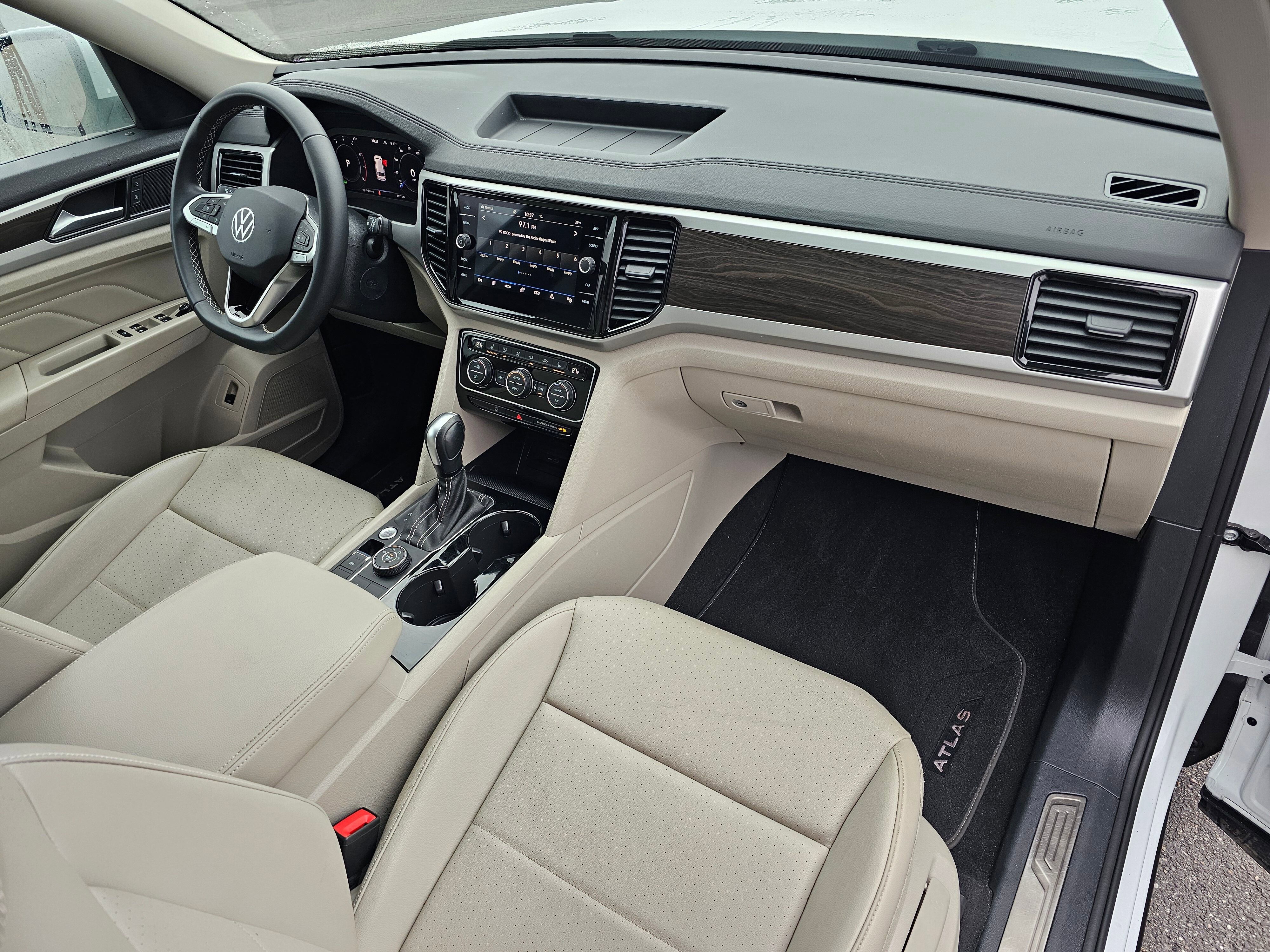 Used 2023 Volkswagen Atlas SE image 49