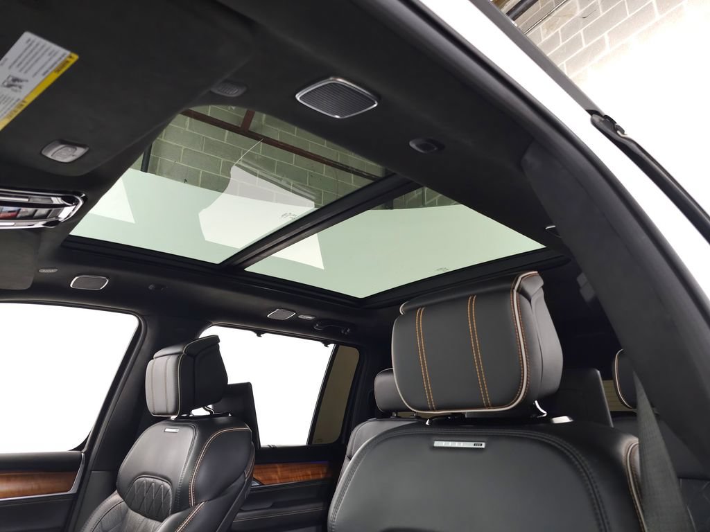 Used 2022 Jeep Grand Wagoneer Series III w/ Rear Seat Video Group 1 AWD/4WD image 22