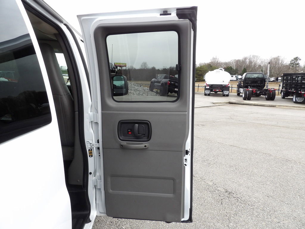Used 2020 Chevrolet Express 3500 LS image 26