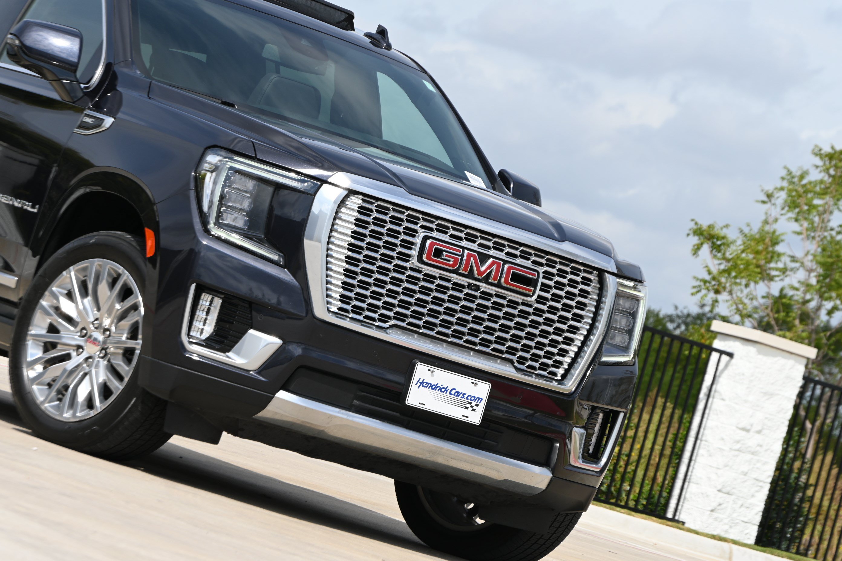Used 2023 GMC Yukon XL Denali AWD/4WD image 39
