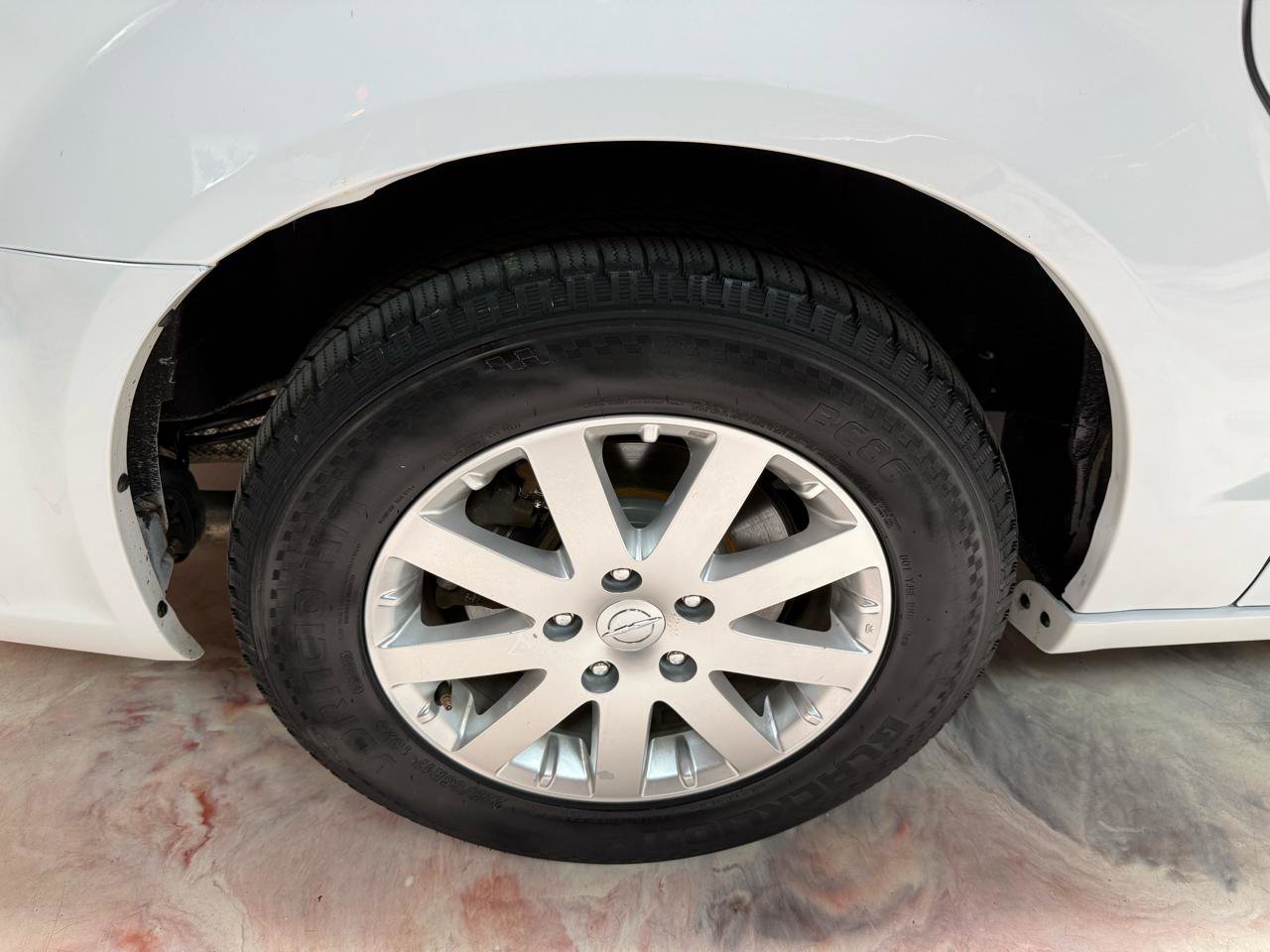 Used 2014 Chrysler Town & Country Touring FWD image 34