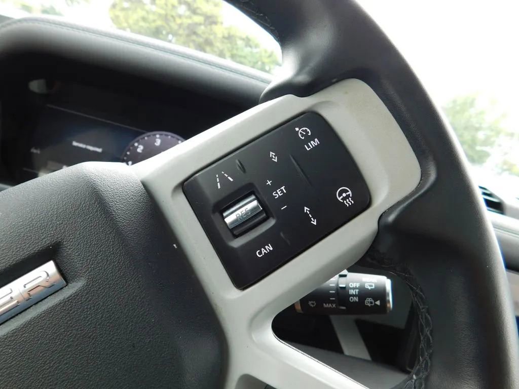 Used 2024 Land Rover Defender 90 S image 20