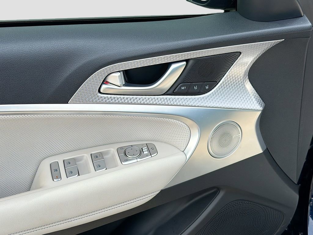 Used 2023 Genesis G70 2.0T w/ Sport Prestige Package image 18