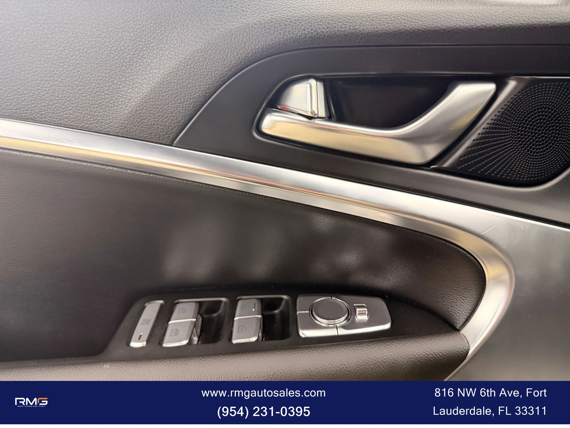 Used 2025 Genesis G70 2.5T RWD image 17