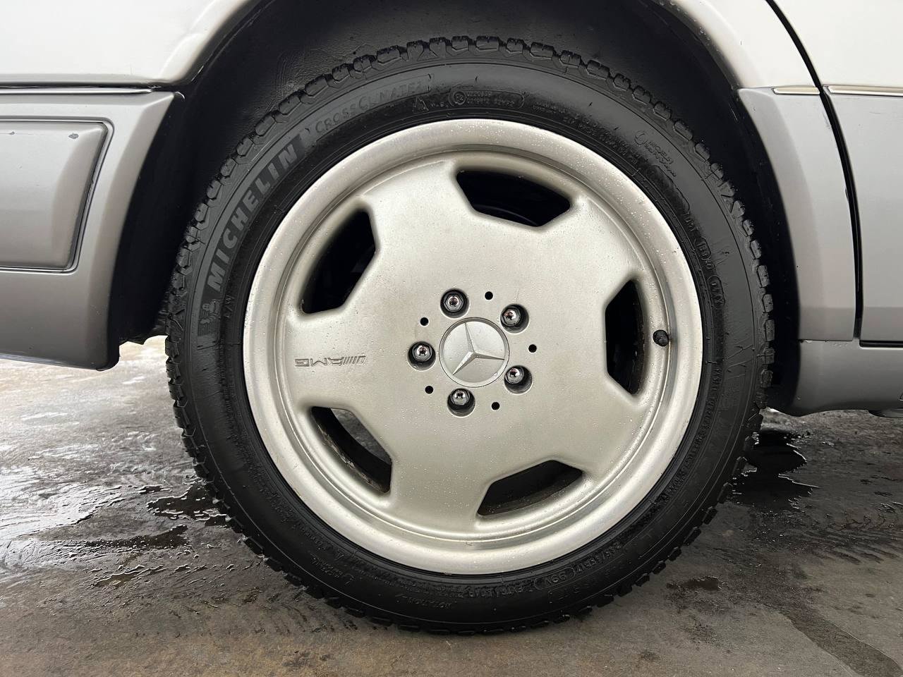 Used 1995 Mercedes-Benz E 320 Sedan image 26