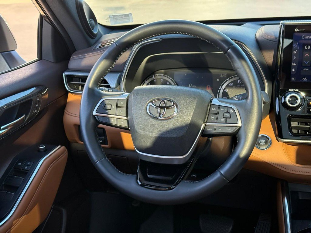 Used 2022 Toyota Highlander Platinum image 14