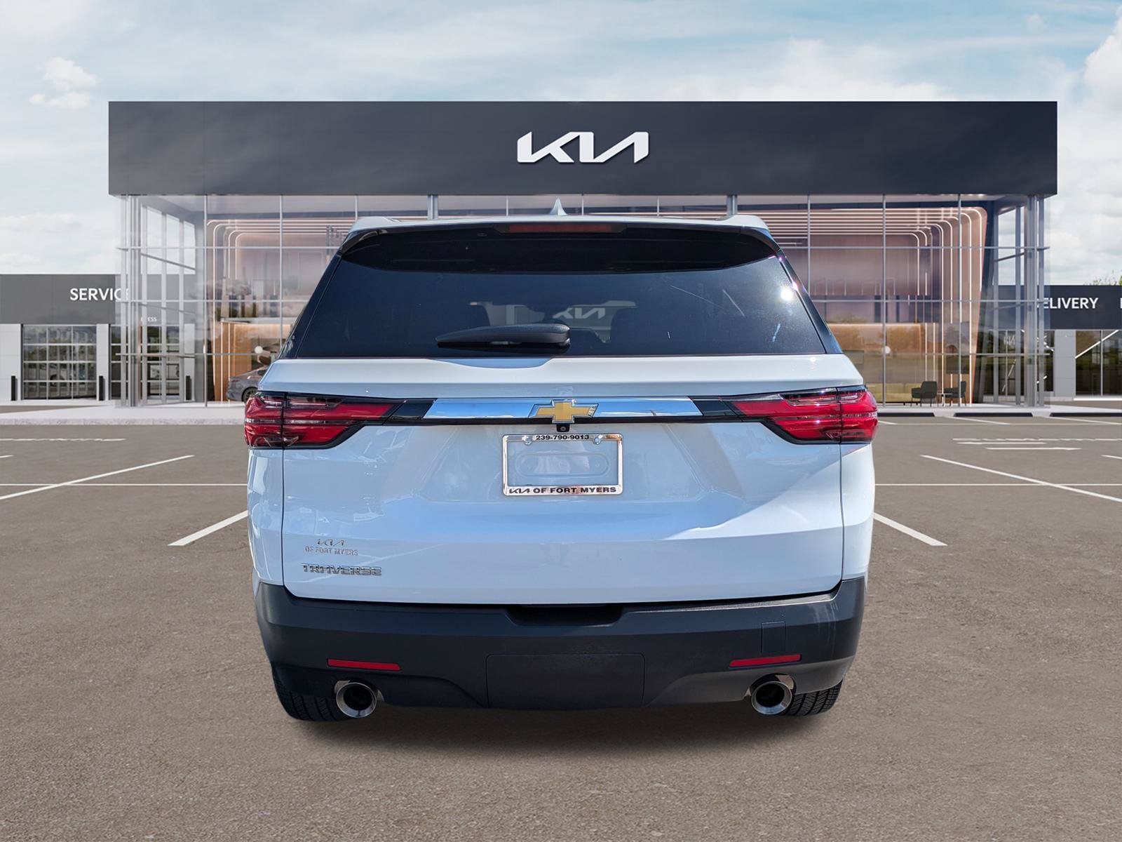 Used 2023 Chevrolet Traverse LS FWD image 5