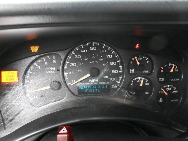 Used 2002 Chevrolet Suburban LS image 25