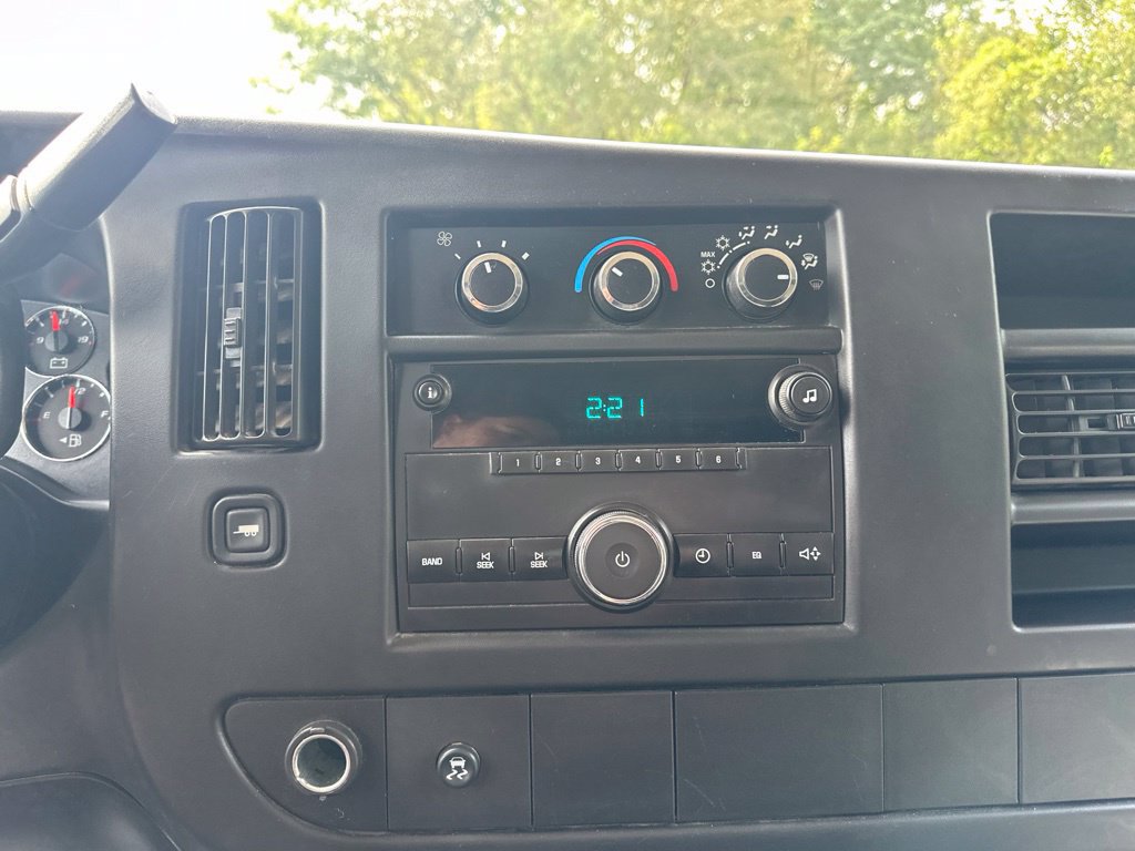 Used 2011 Chevrolet Express 3500 RWD image 32