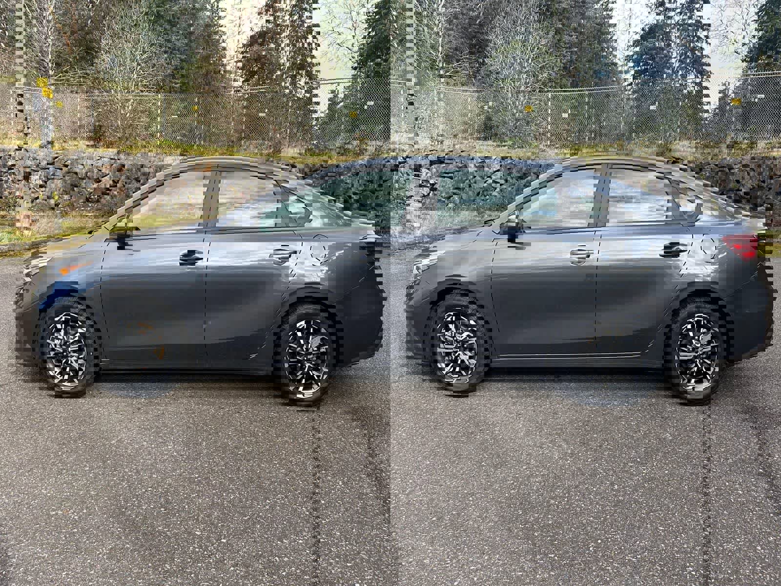 Used 2022 Kia Forte LXS w/ LXS Technology Package image 2