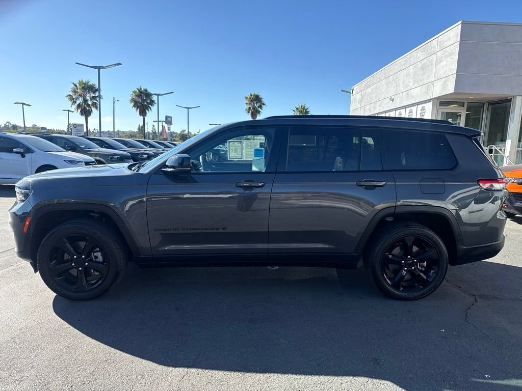 Used 2024 Jeep Grand Cherokee L Altitude RWD image 4