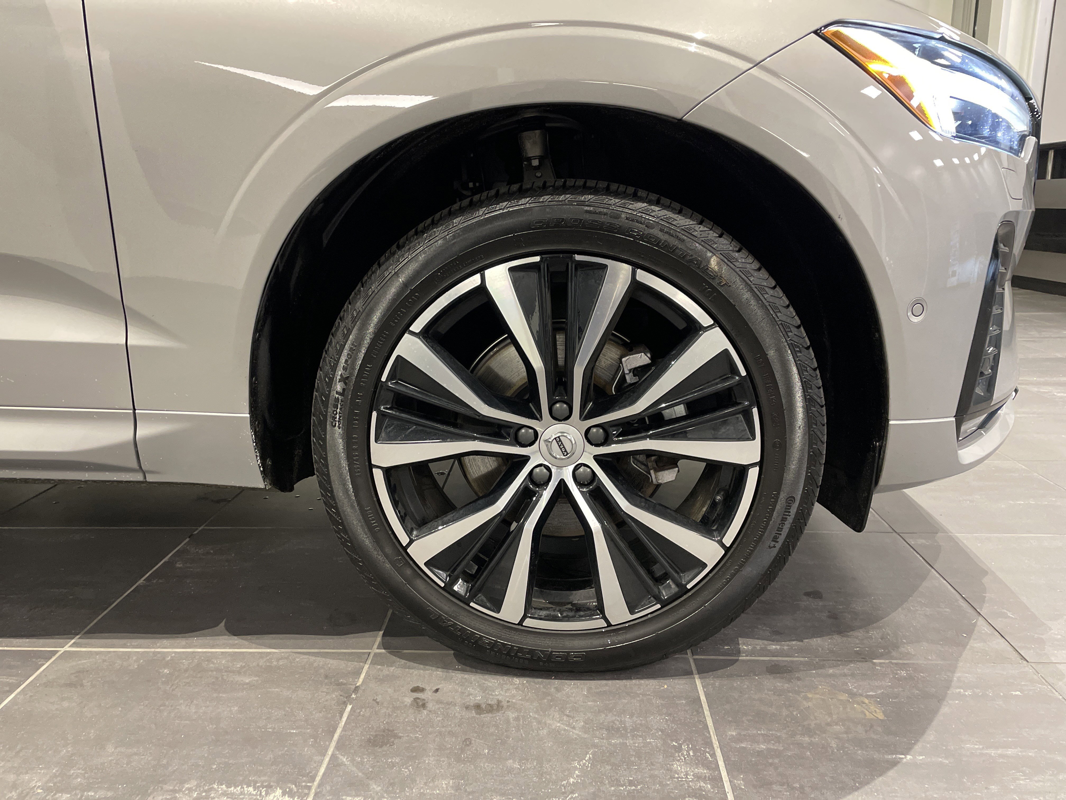 Used 2025 Volvo XC60 B5 Plus image 12