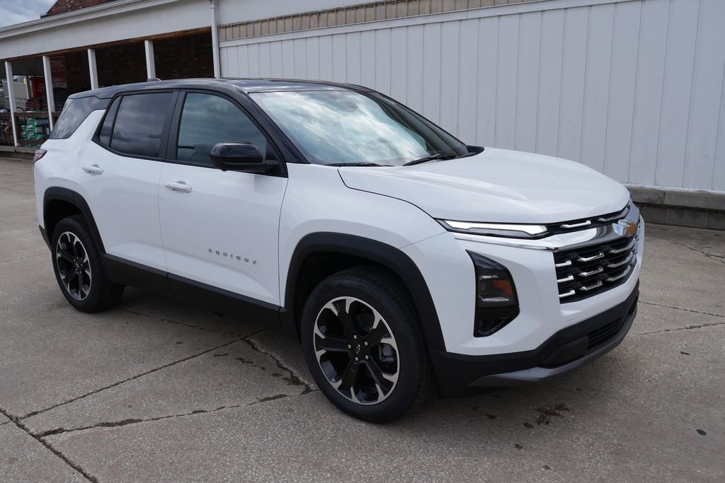 New 2026 Chevrolet Equinox LT image 2