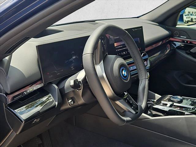 Used 2026 BMW i5 eDrive40 w/ Premium Package RWD image 10